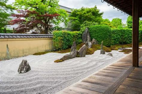 日式庭院石頭|京都世界遺產 龍安寺 枯山水石庭園～賞櫻紅葉名所，。